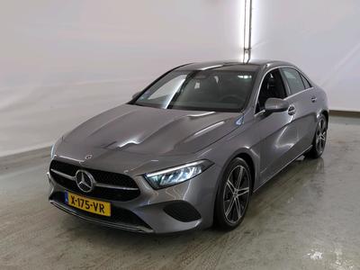 Mercedes-Benz A-KLASSE 180 LUXURY LINE, 2024
