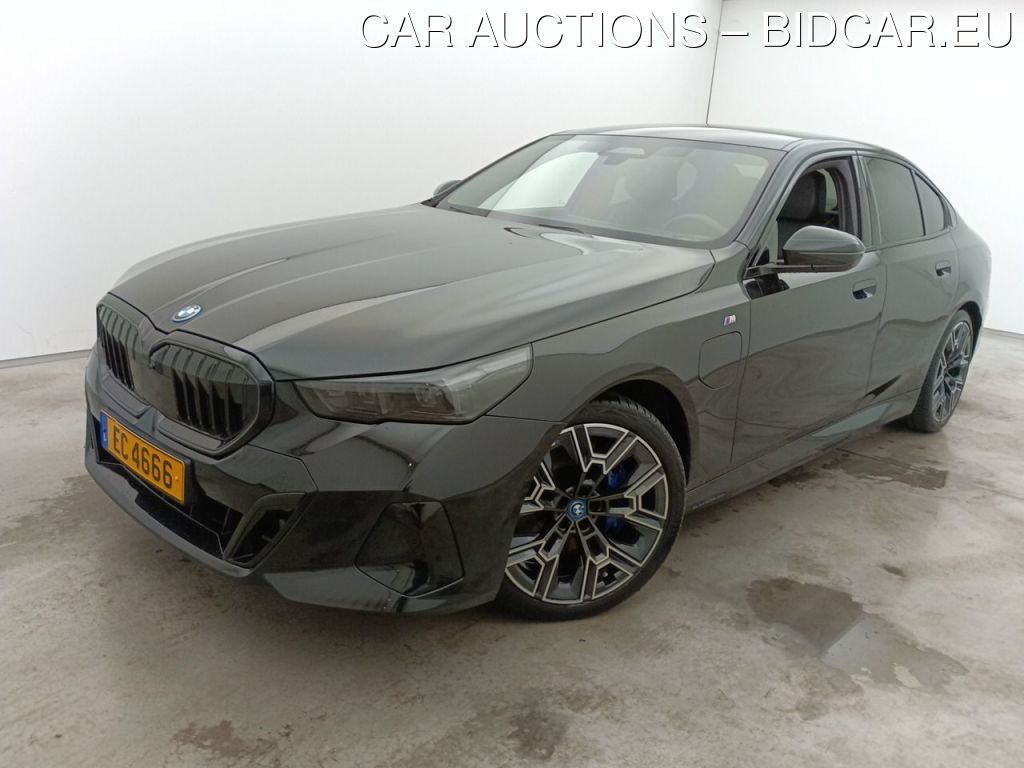 BMW Serie-5-g60 5 BERLINE 550E XDRIVE 4D ///M-SPORTKIT (TOTAL OPTIONS: 20.471 EX.VAT), 2024