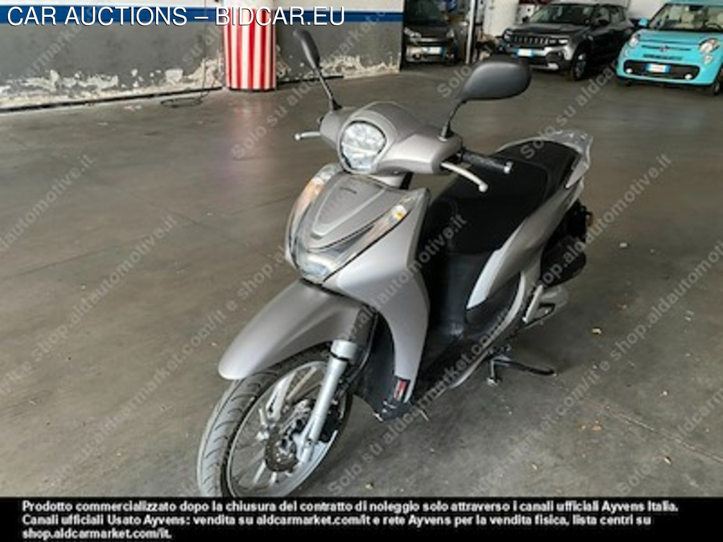 Honda SH 125 cbs mode motociclo -