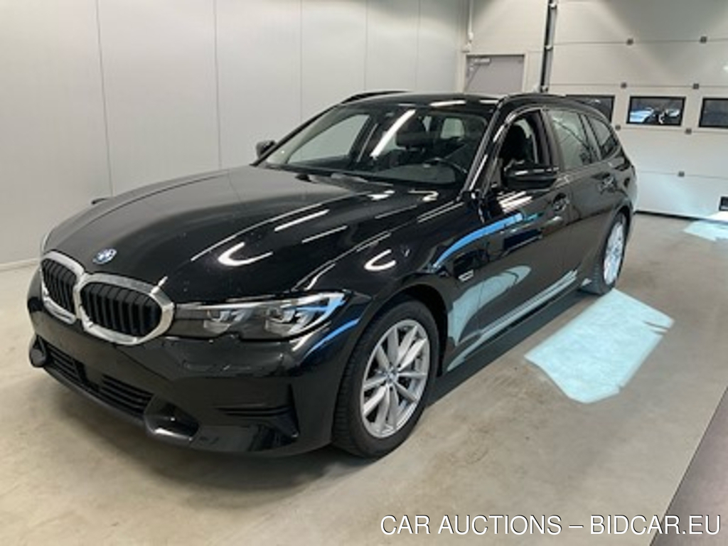 BMW Series 3 330e Sport Line Touring Auto UA!