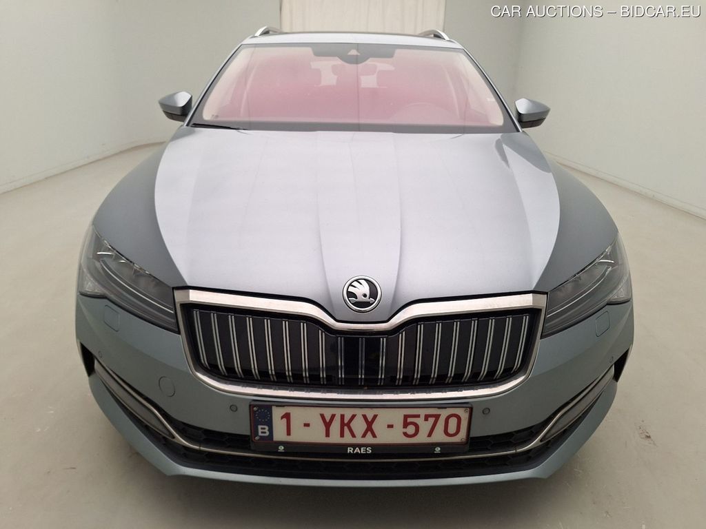 Skoda Superbcombi-3v5 COMBI FL19. SKODA SUPERB COMBI 1.4 TSI IV 160KW DSG6 STYLE 5D, 2020