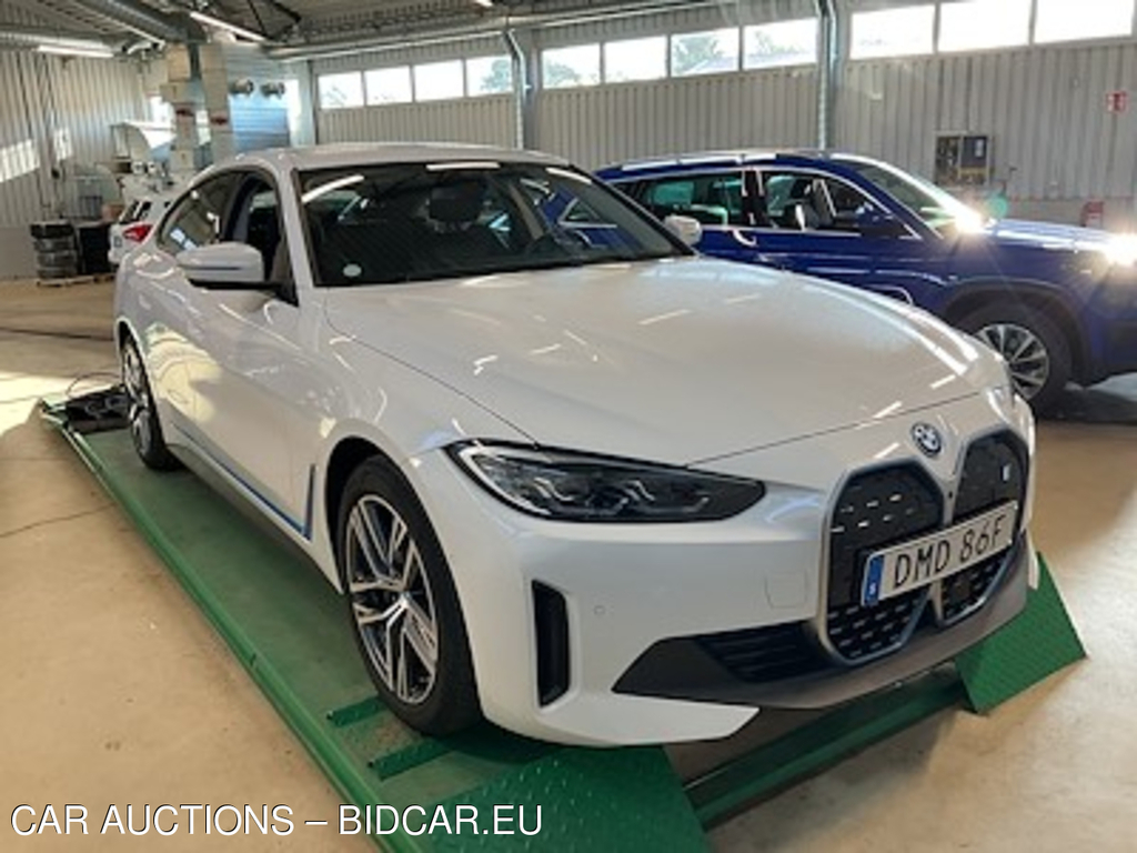 BMW I4 eDrive40 Gran Coupe Charged Drag Parking Assistant Plus