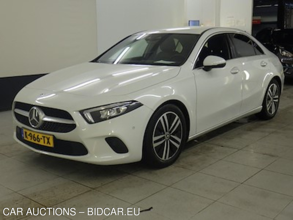 Mercedes-Benz A-klasse limousine A 180 7G-DCT Business Solution Luxury 4d