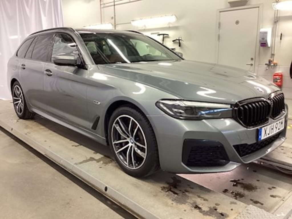 BMW Series 5 530e xDrive Touring M Sport Shadow Drag HiFi