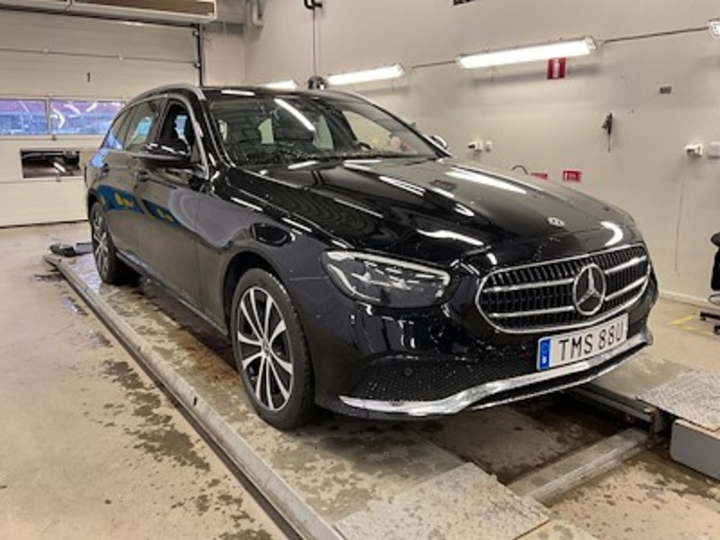 Mercedes-Benz E-KLASS 300 T de 4MATIC SE Edition Drag Kamera