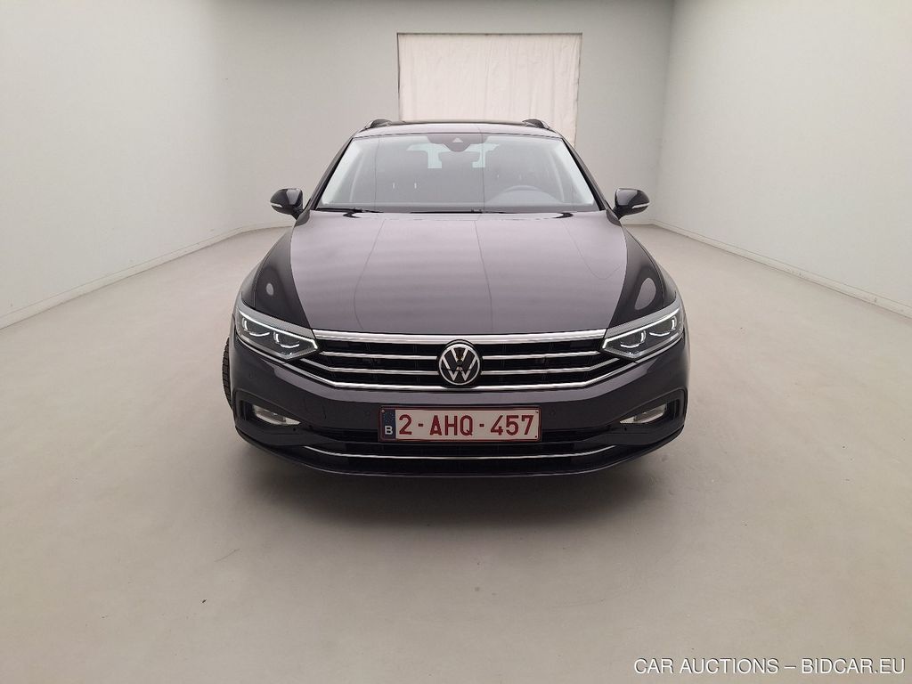 Volkswagen Passat-variant- VARIANT FL19. VOLKSWAGEN PASSAT VARIANT 2.0 TDI 90KW DSG STYLE B, 2021