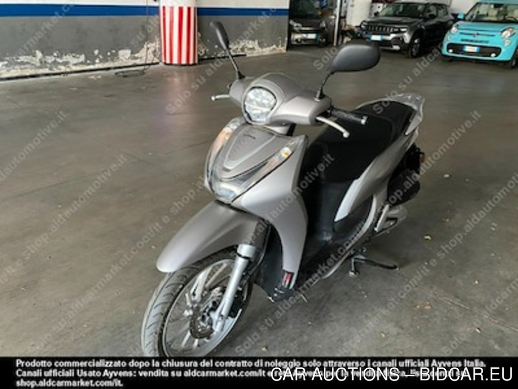 Honda SH 125 cbs mode motociclo -