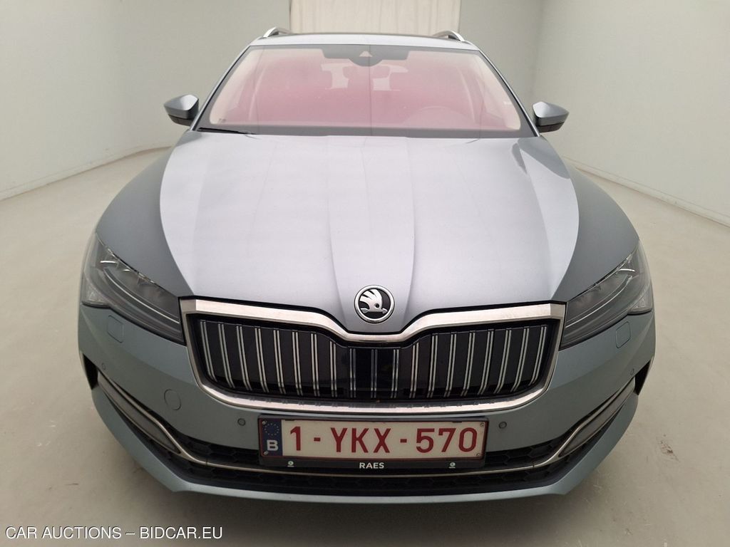 Skoda Superbcombi-3v5 COMBI FL19. SKODA SUPERB COMBI 1.4 TSI IV 160KW DSG6 STYLE 5D, 2020