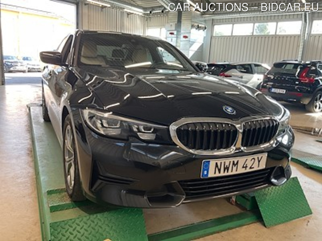 BMW 3-SERIE 330e Sport Line Skinn HiFi Rattvarme