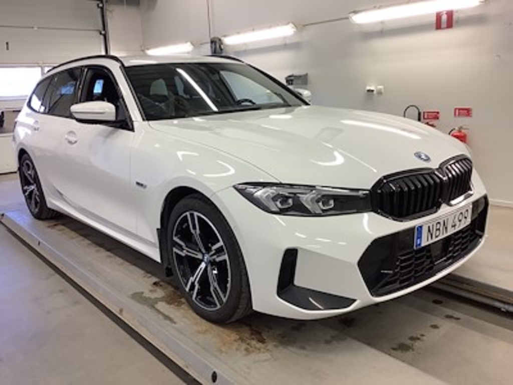 BMW 3-SERIE 330e Touring M Sport Shadow Comfort Drag Adaptiv Fart