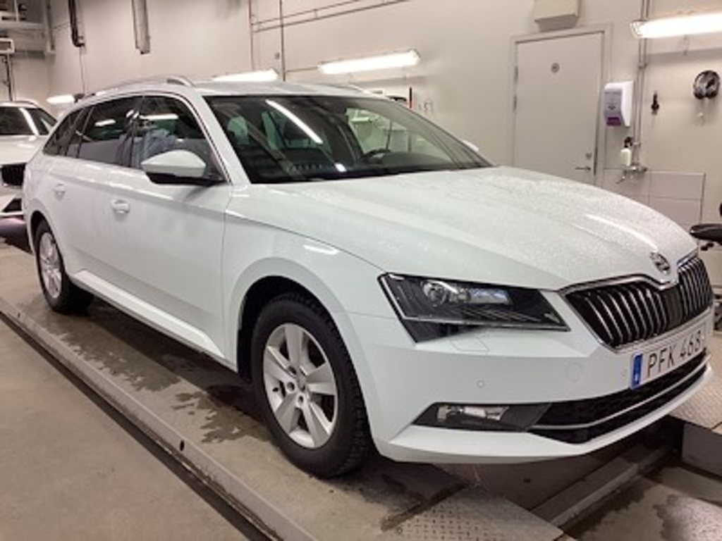 Skoda Superb TDI 150 4x4 Style Drag Varmare Skinn