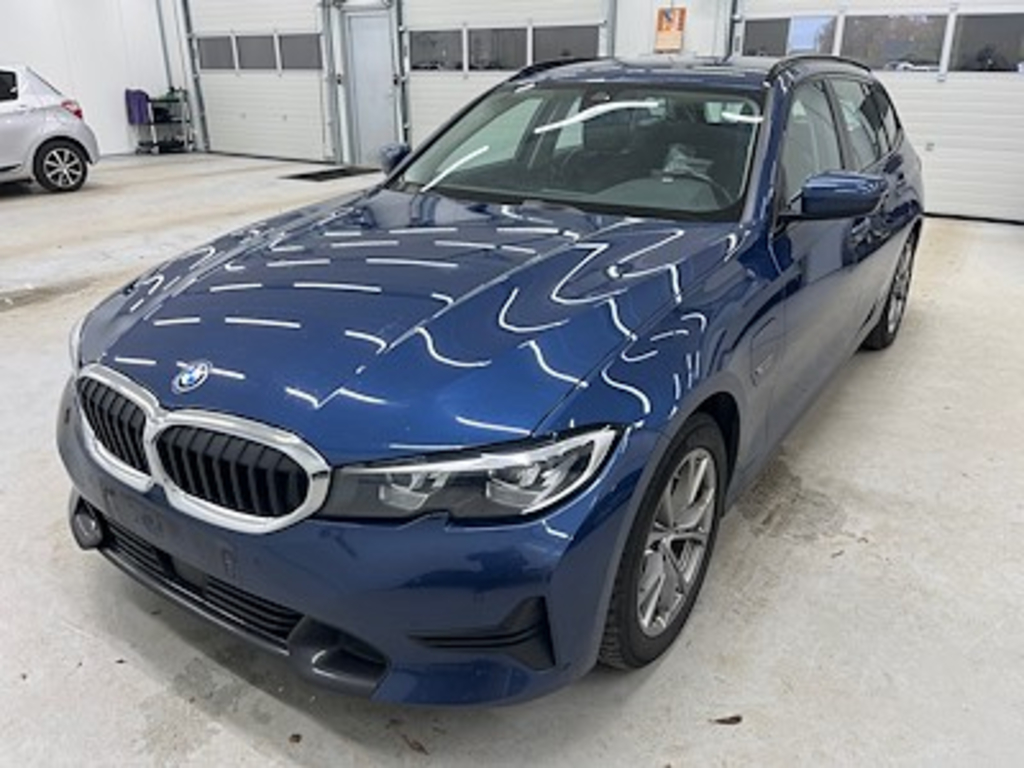 BMW Series 3 330e F Sport Line Touring Auto UA!