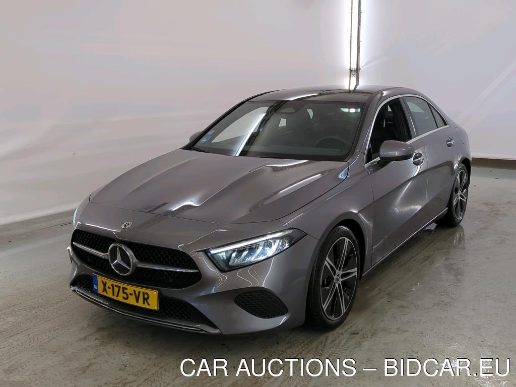 Mercedes-Benz A-KLASSE 180 LUXURY LINE, 2024