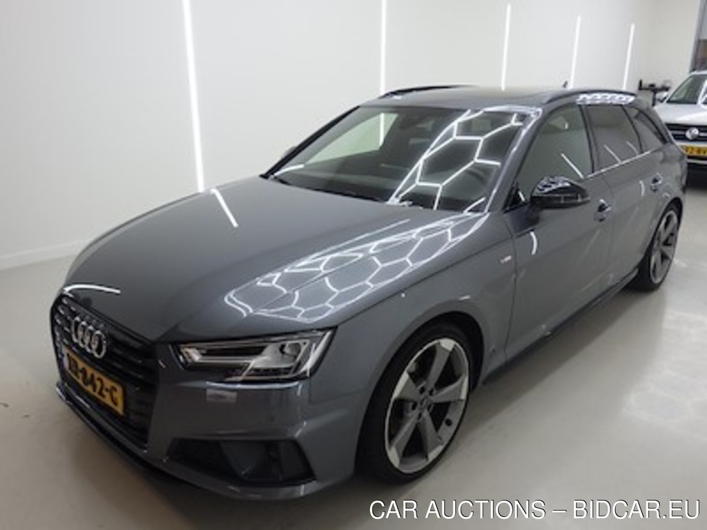 Audi A4 avant 35 TFSI 150pk S tronic S Line Black Edition