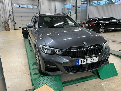 BMW Series 3 330e xDrive Touring M Sport Shadow Drag HiFi Adaptif Farthallare 360-Kamera