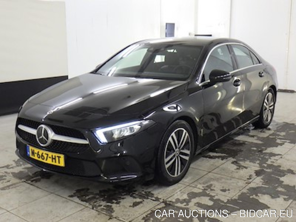 Mercedes-Benz A-klasse limousine A 200 7G-DCT Business Solution Luxury 4d