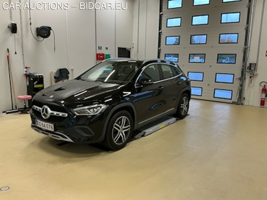 Mercedes-Benz GLA 2.0 GLA 200 D BUSINESS DCT UA!