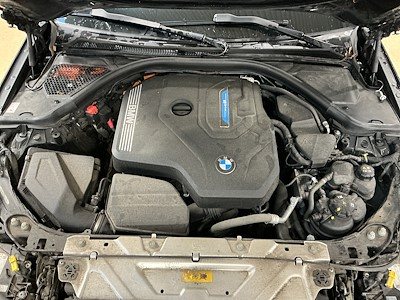 BMW 3-SERIE 330e xDrive Touring Drag Parking assistant