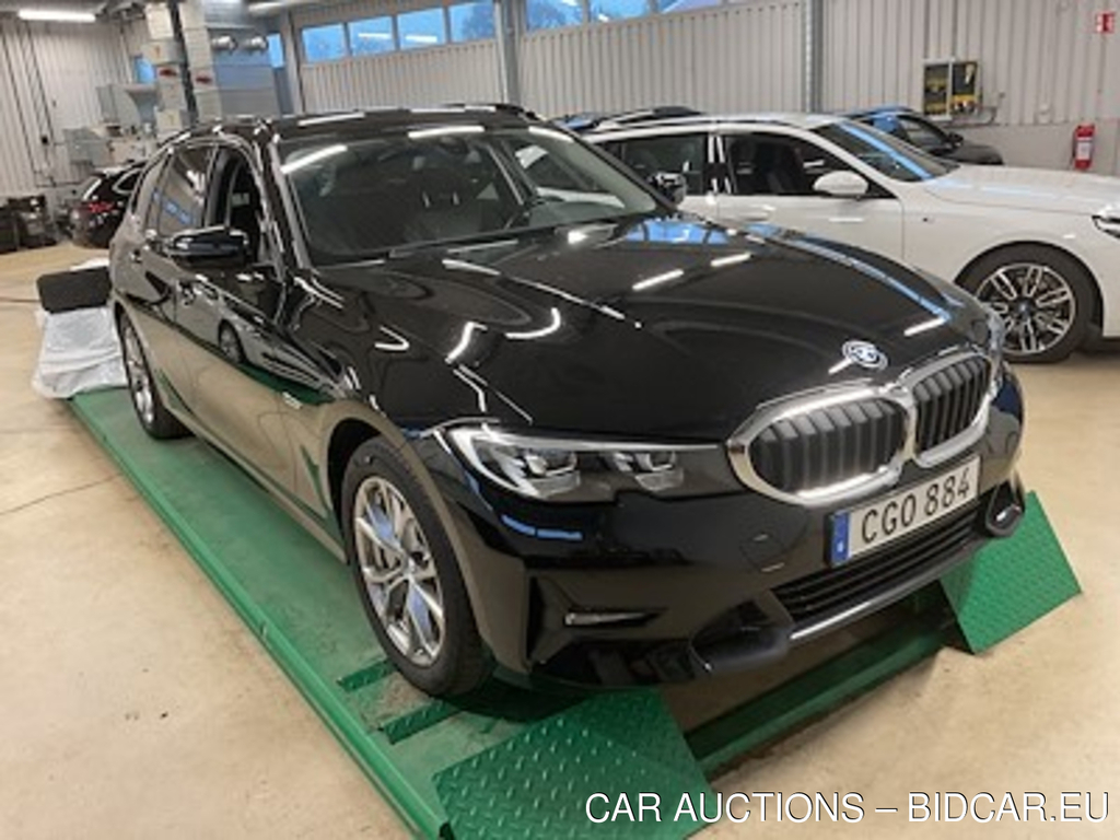 BMW Series 3 330e xDrive Touring Sport Line Shadow Drag HiFi