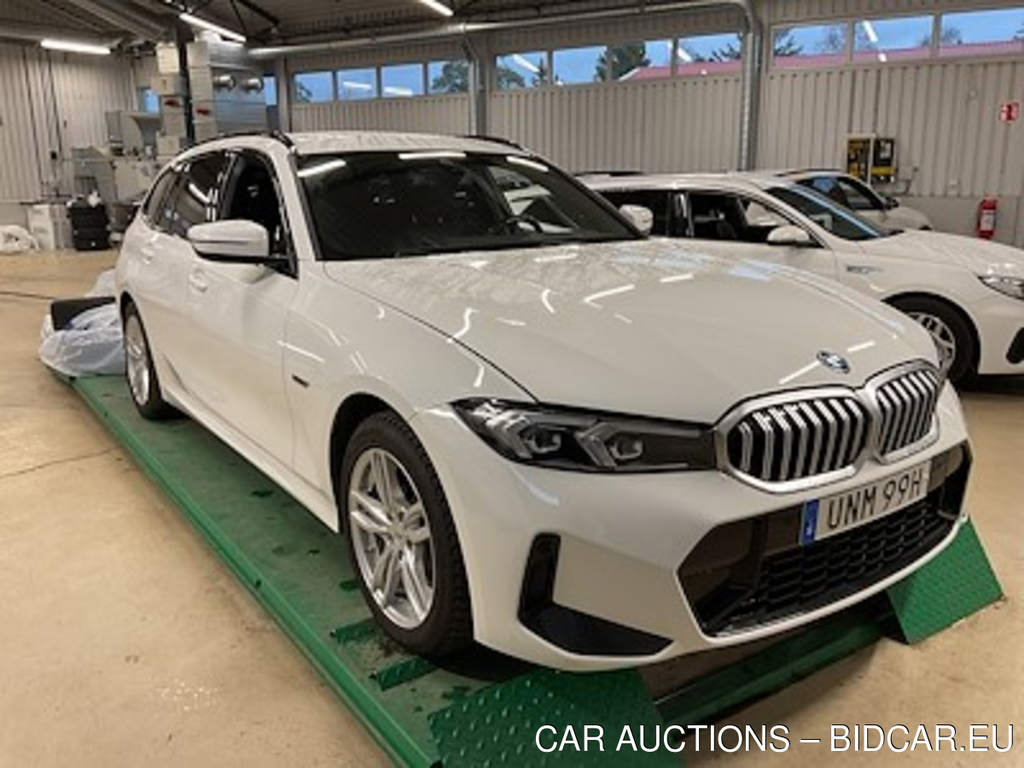 BMW Series 3 330e xDrive Touring M Sport Drag