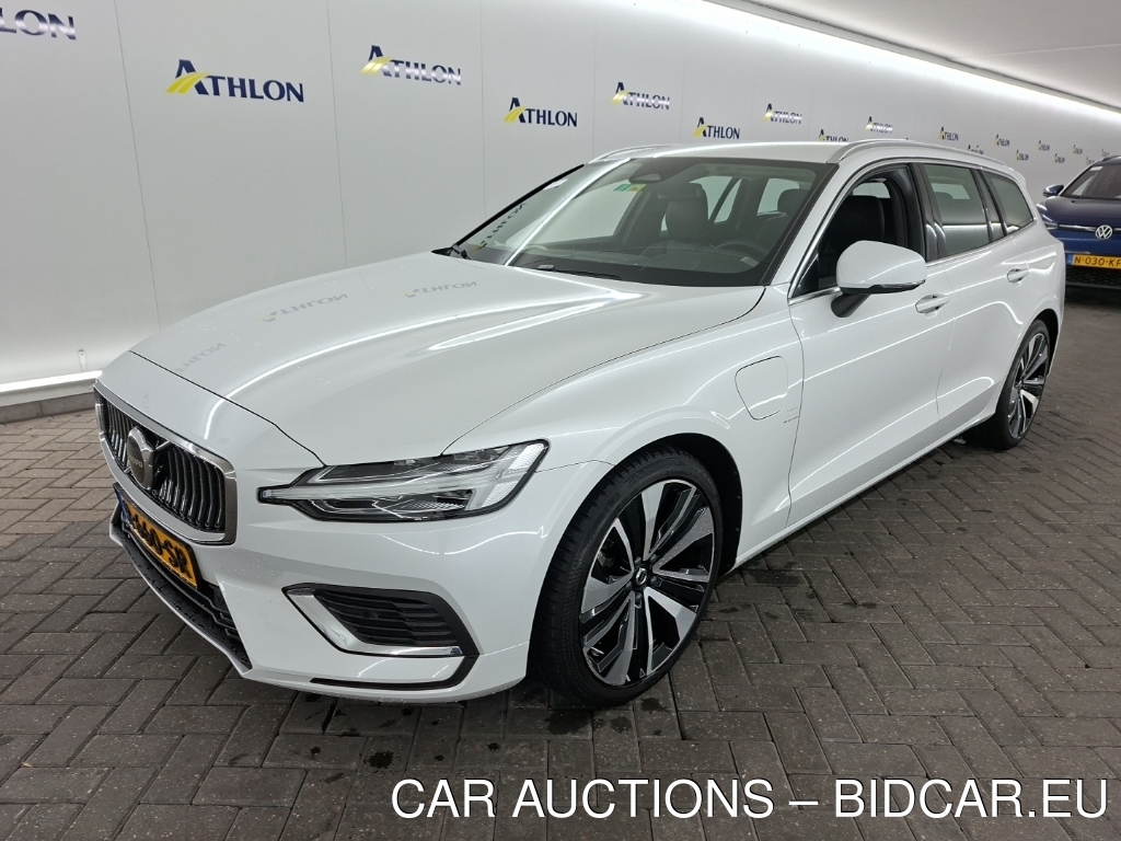 Volvo V60 T6 AWD PLUG-IN HYBRID ESSENTIAL - BRIGHT 5D 257KW, 2022