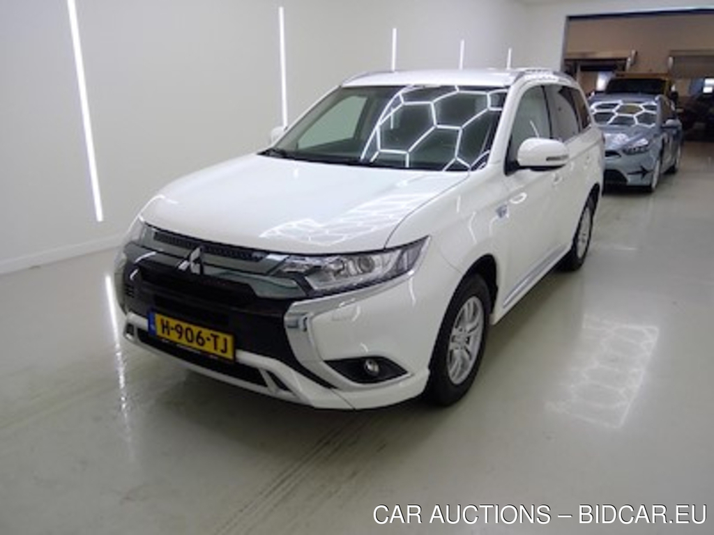 Mitsubishi Outlander PHEV Pure 5d