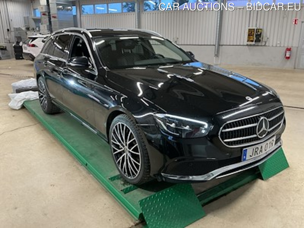 Mercedes-Benz E-Class 300 de T 4MATIC Avantgarde Drag Kamera