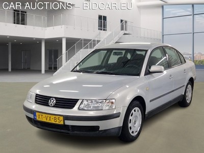 Volkswagen Passat 1.6, 1999