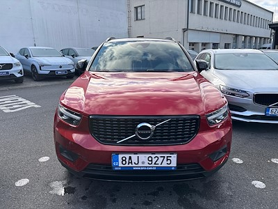 Volvo XC40 B4 AWD benzin R-Design Auto