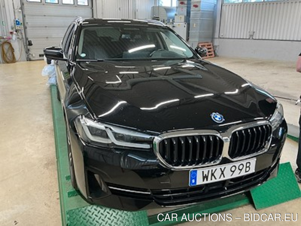 BMW 5-serie 530e Touring Innovation Skinn LED Driving Assistant Pro Display Key Head-UP
