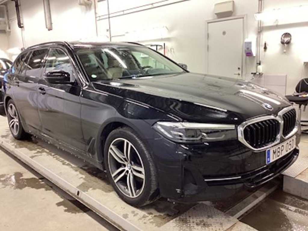 BMW Series 5 520d Touring Skinn Rattvarme Display Key Adaptiv Fart