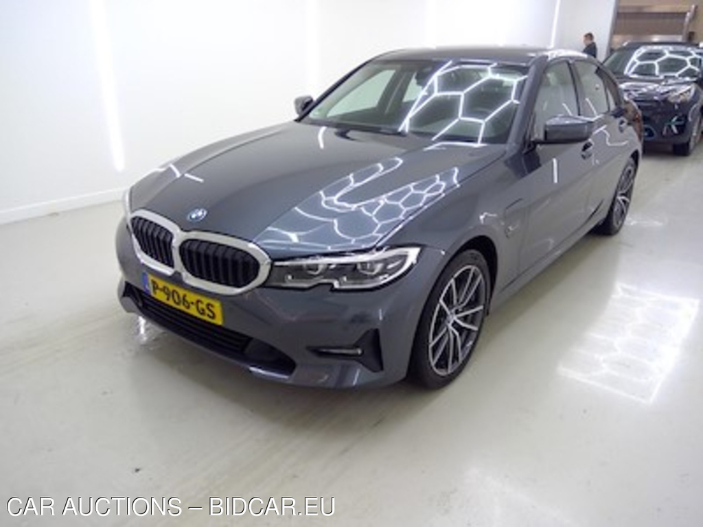 BMW 3 serie sedan 320e Business Edition Plus 4d