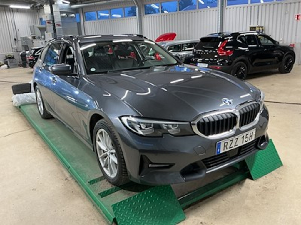BMW 3-serie 330e xDrive Touring Sport Line Skinn HiFi Adaptiv Fart
