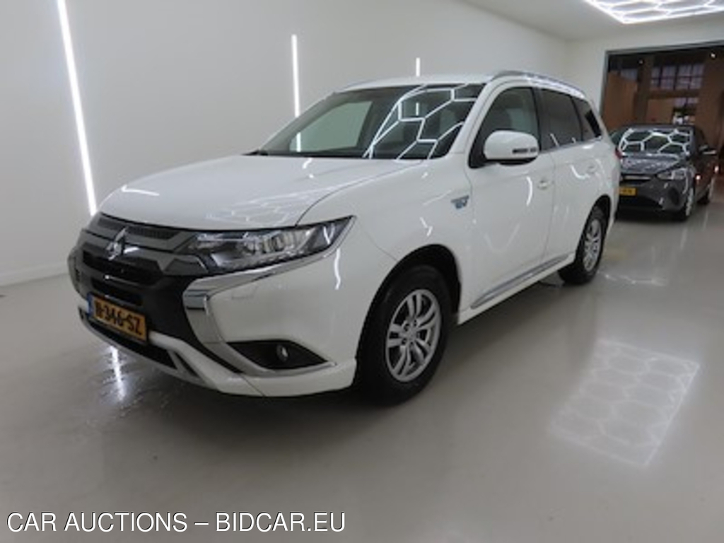 Mitsubishi Outlander PHEV Pure 5d