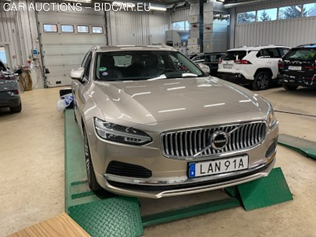 Volvo V90 Recharge T6 AWD 350hk Core Bright Lader Drag
