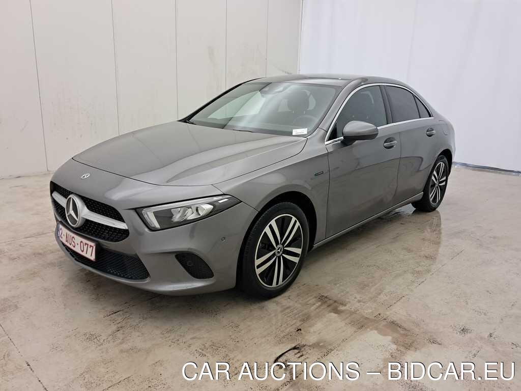 Mercedes A-Klasse A250e Limousine Business Solution 1.3i 218pk/cv 4p 8G-DCT, 2021