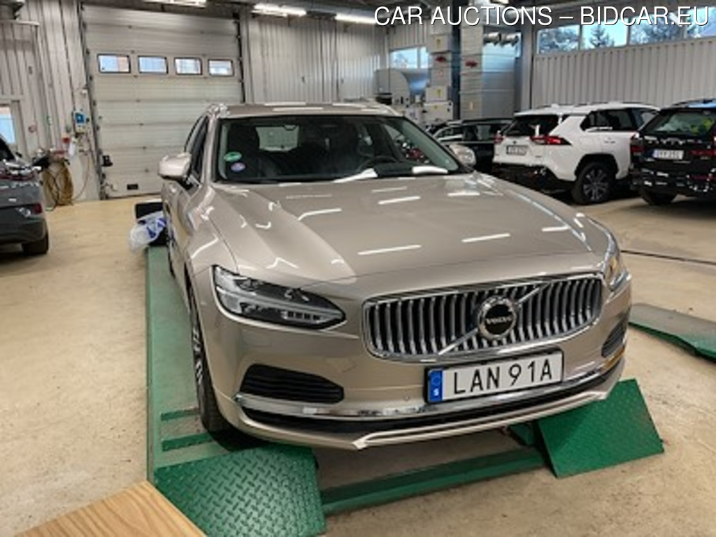 Volvo V90 Recharge T6 AWD 350hk Core Bright Lader Drag