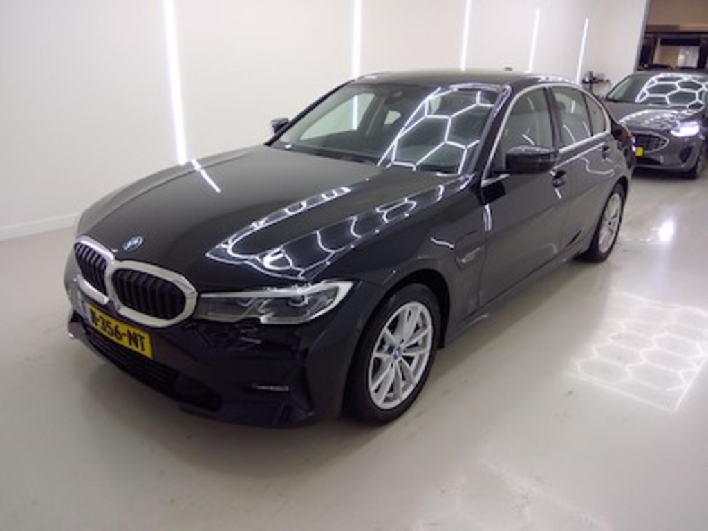 BMW 3 serie sedan 320e Business Edition Plus 4d