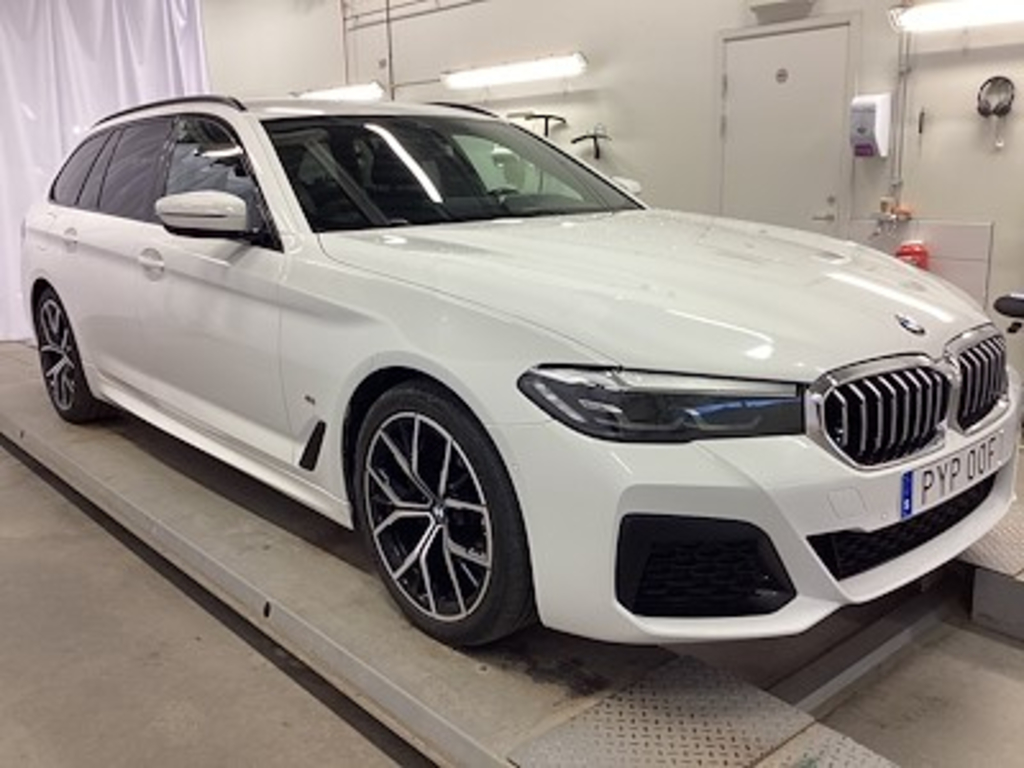 BMW Series 5 520d xDrive Touring M Sport Drag Kamera