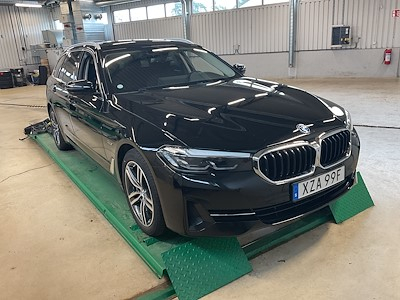 BMW Series 5 530e xDrive Touring Connected Drag