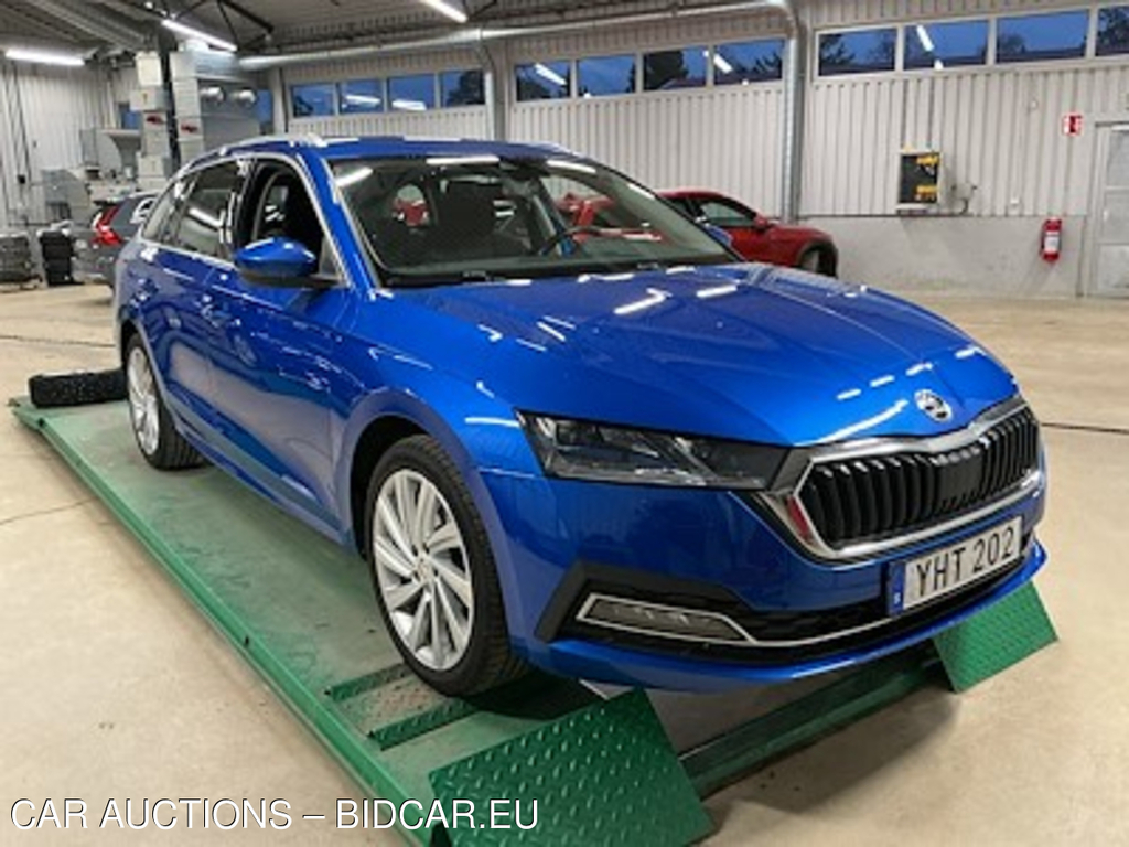 Skoda Octavia TDI 200hk 4x4 Style DSG Cockpit