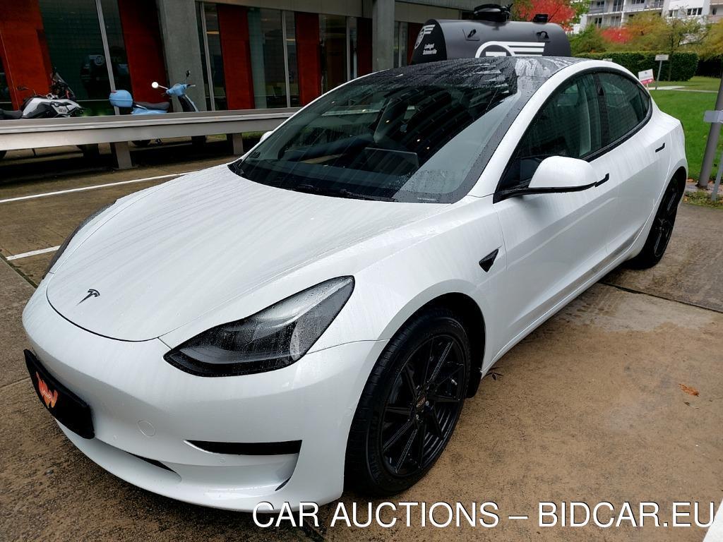 Tesla Model 3 STANDARD REICHWEITE PLUS HINTERRADANTRIEB, 2021