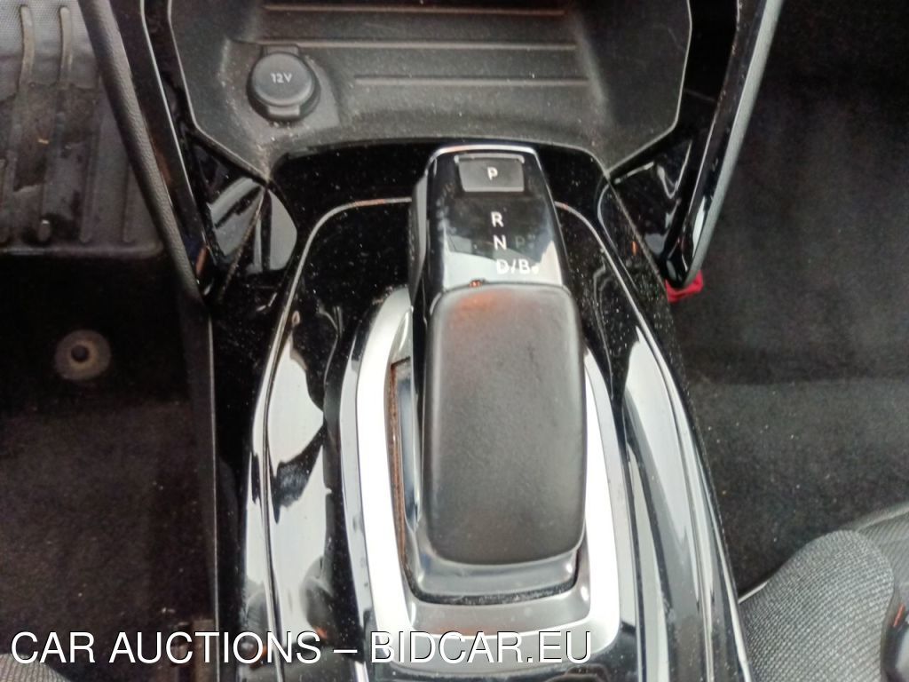Peugeot 2008-p1 50 KWH ACTIVE 5D, 2021