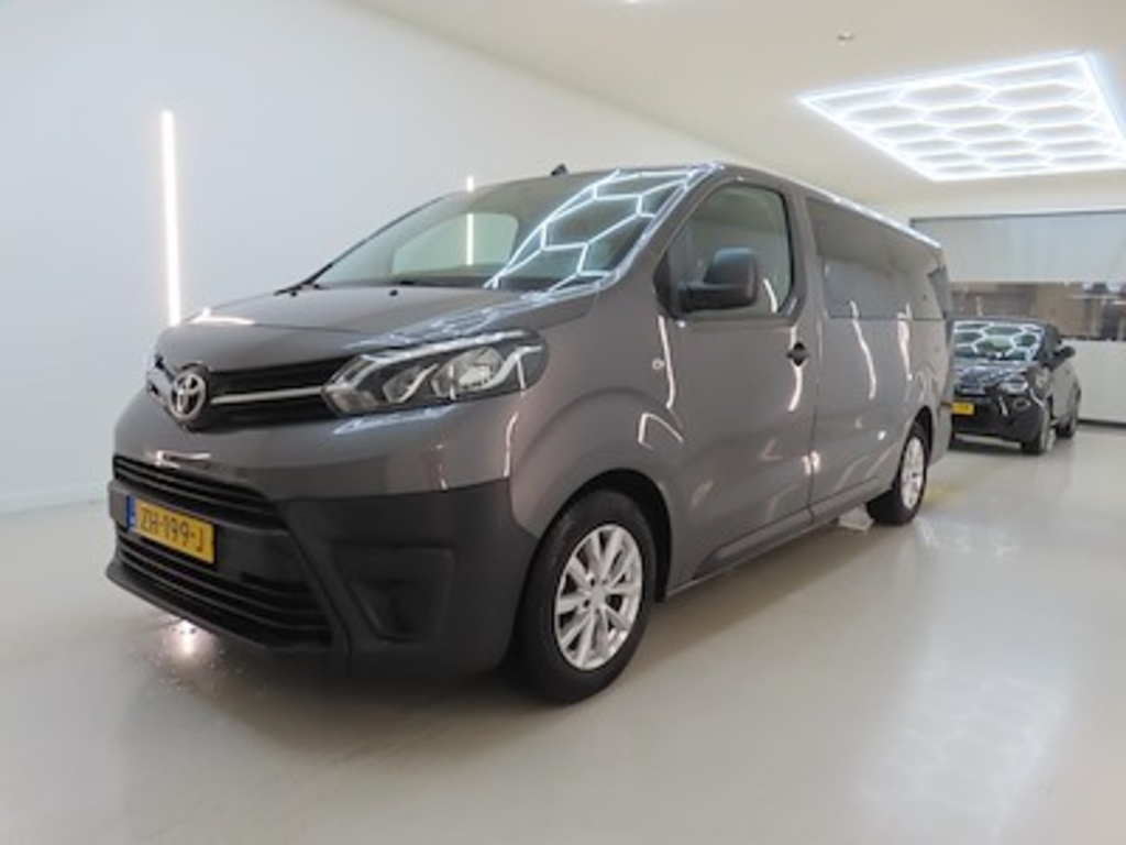 Toyota Proace shuttle 1.6 D-4D 115pk Navigator (L) 4d