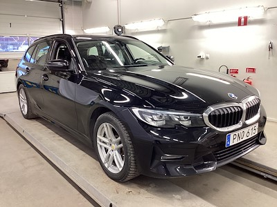 BMW Series 3 330e T xDrive Connected Drag