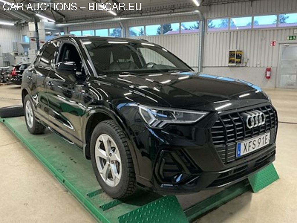 Audi Q3 45 TFSI e 245hk S line Svart optik Evolution