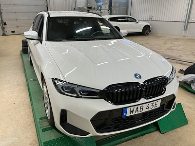 BMW Series 3 330e xDrive Touring M Sport Drag