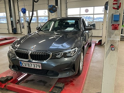 BMW 3 serie 2.0 320D F CONNECTED AUTO UA!
