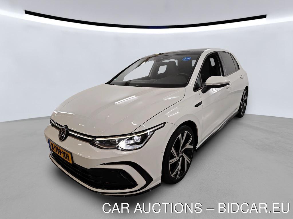 Volkswagen Golf 1.4 1.5 TSI 150PK DSG R-LINE WINTER CAMERA PANO LED PLUS, 2021
