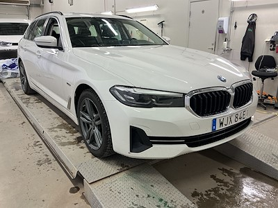 BMW Series 5 530e xDrive Connected Edition Drag